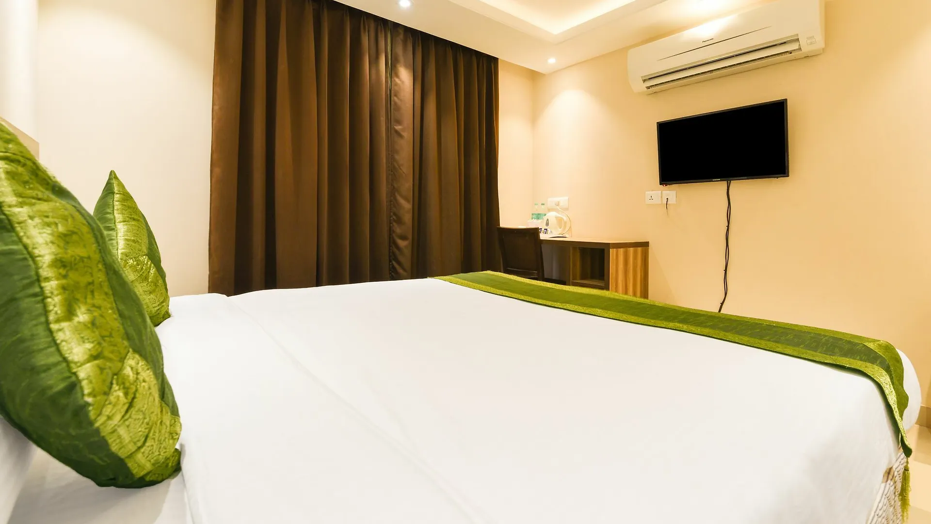 Treebo Iffco Chowk Gurgaon Hotel