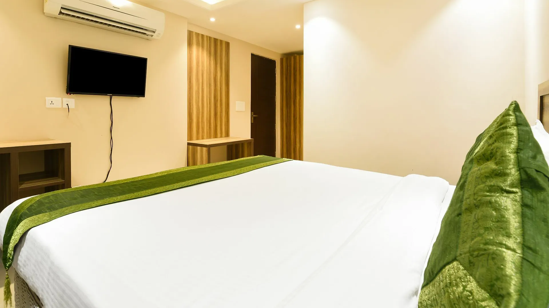 Treebo Iffco Chowk Gurgaon 3*,